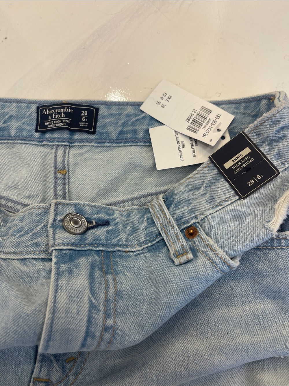 Abercrombie & Fitch Light Blue Distressed Boyfriend Jeans 28/Short - Picture 2 of 4